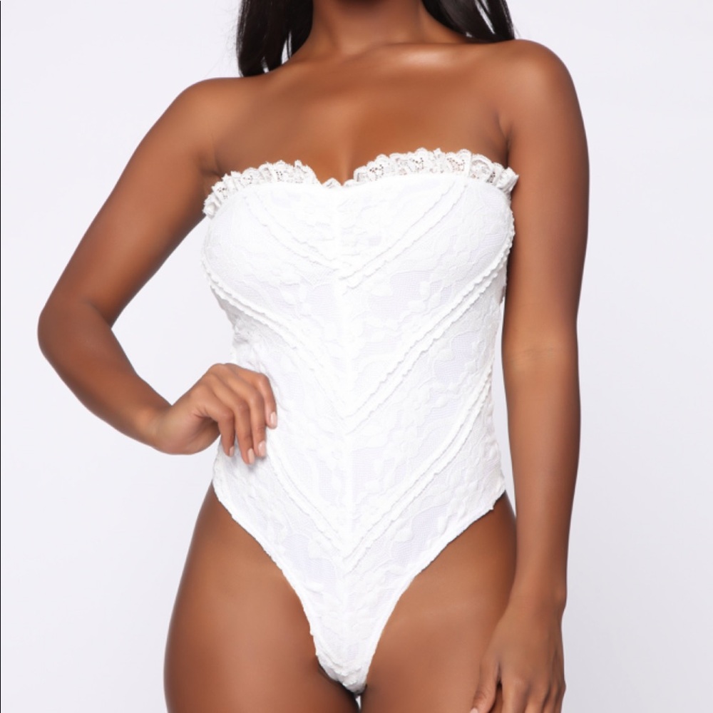 Fashion nova strapless white lace bodysuit